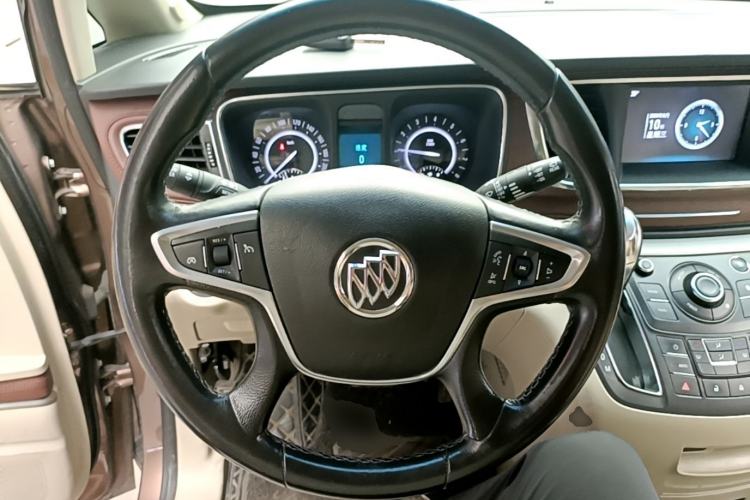 Used Buick GL8 2018 28T Luxury Model China VI Standard Steering Wheel