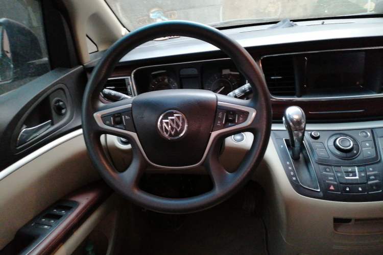 Used Buick GL8 2018 28T Comfort Model China VI Standard Steering Wheel