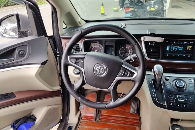 Used Buick GL8 2018 28T Luxury Model China VI Standard Steering Wheel