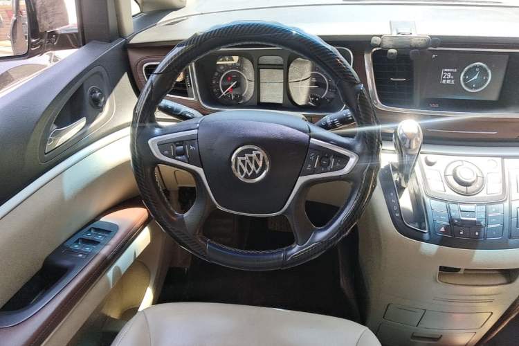 Used Buick GL8 2018 28T Luxury Model China VI Standard Steering Wheel