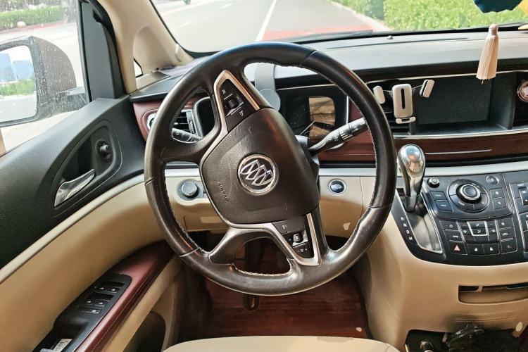 Used Buick GL8 2018 28T Luxury Model China VI Standard Steering Wheel