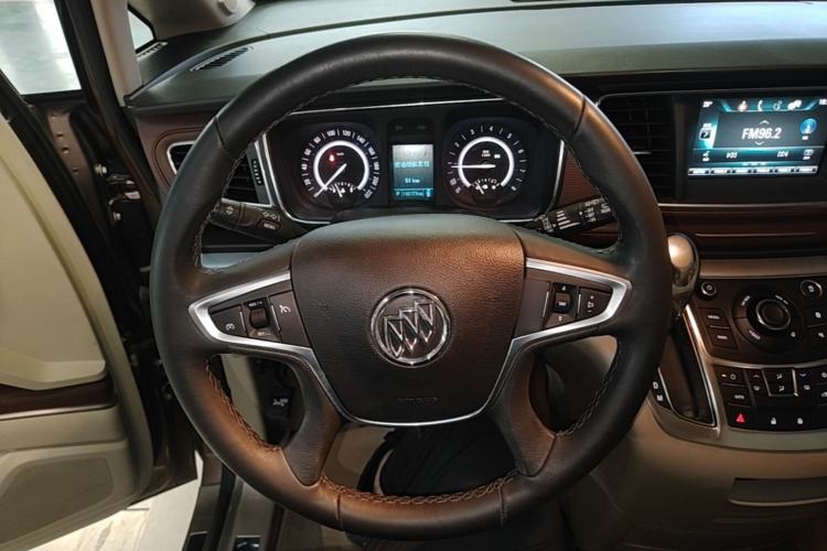 Used Buick GL8 2018 28T Luxury Model China VI Standard Steering Wheel