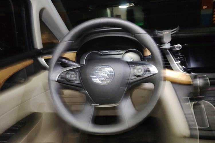 Used Buick GL8 2018 ES 28T Comfort Model China VI Standard Steering Wheel