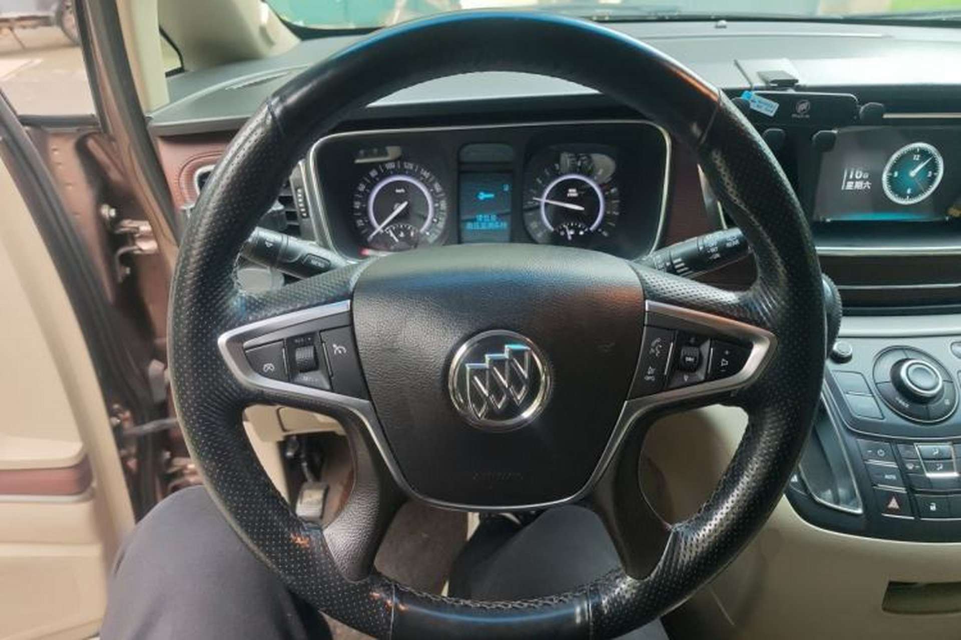 Used Buick GL8 2018 28T Luxury Model China VI Standard Steering Wheel