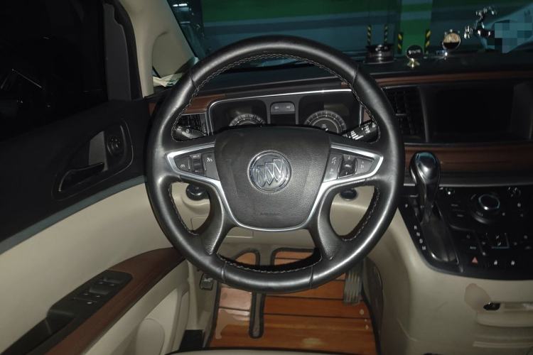 Used Buick GL8 2018 28T Luxury Model China VI Standard Steering Wheel