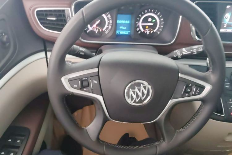 Used Buick GL8 2018 28T Luxury Model China VI Standard Steering Wheel