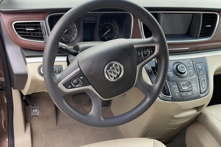 Used Buick GL8 2018 28T Comfort Model China VI Standard Steering Wheel