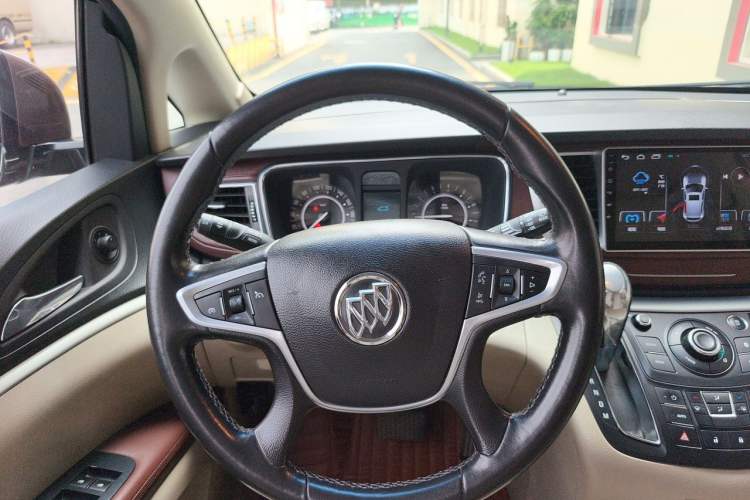 Used Buick GL8 2018 28T Luxury Model China VI Standard Steering Wheel