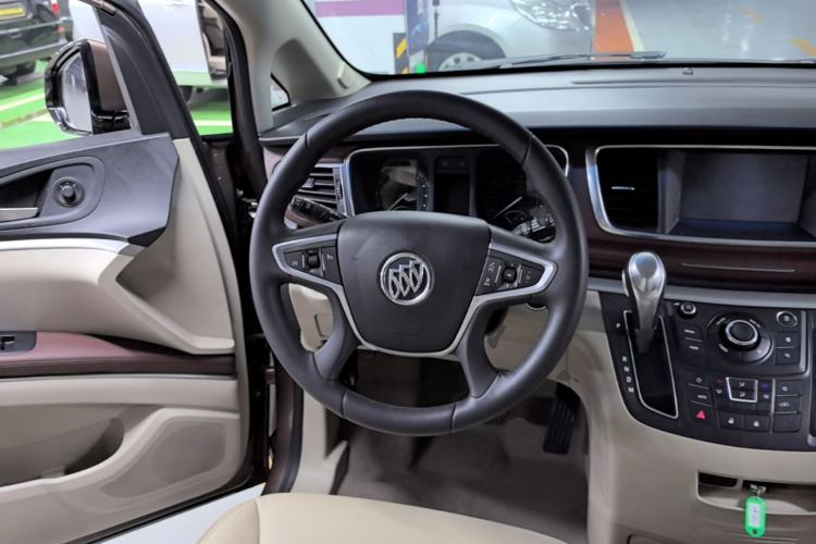 Used Buick GL8 2018 28T Luxury Model China VI Standard Steering Wheel