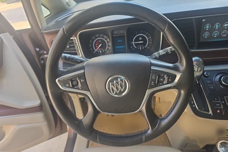 Used Buick GL8 2018 28T Luxury Model China VI Standard Steering Wheel