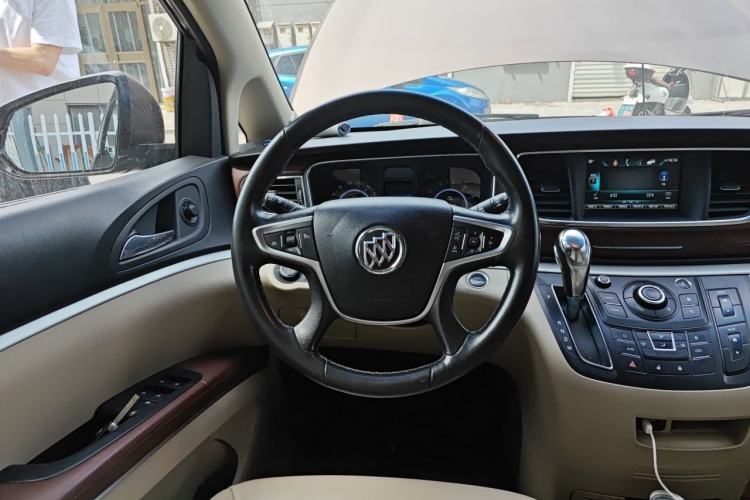Used Buick GL8 2018 28T Luxury Model China VI Standard Steering Wheel