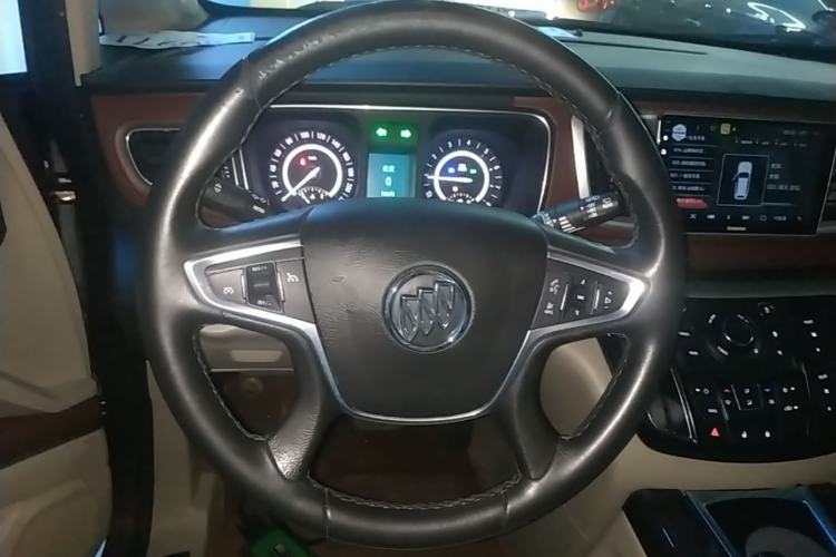 Used Buick GL8 2018 28T Luxury Model China VI Standard Steering Wheel