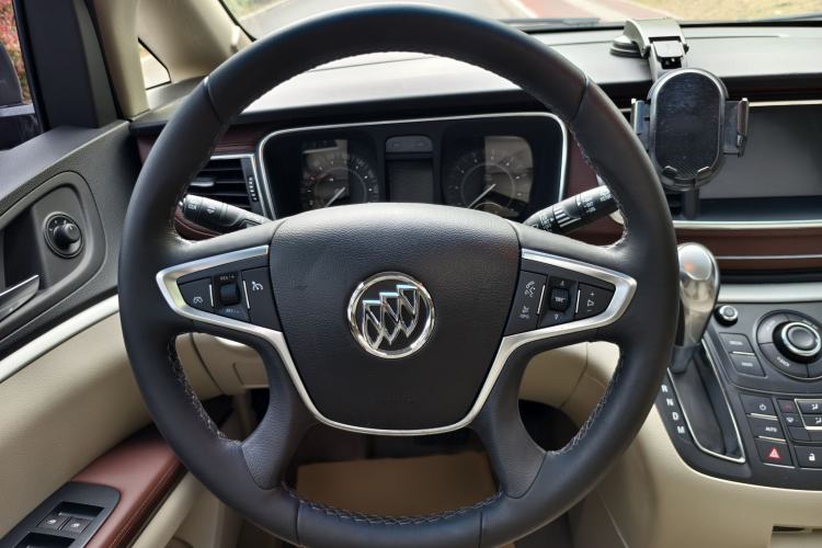 Used Buick GL8 2018 28T Luxury Model China VI Standard Steering Wheel
