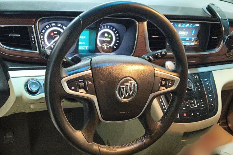 Used Buick GL8 2018 28T Luxury Model China VI Standard Steering Wheel
