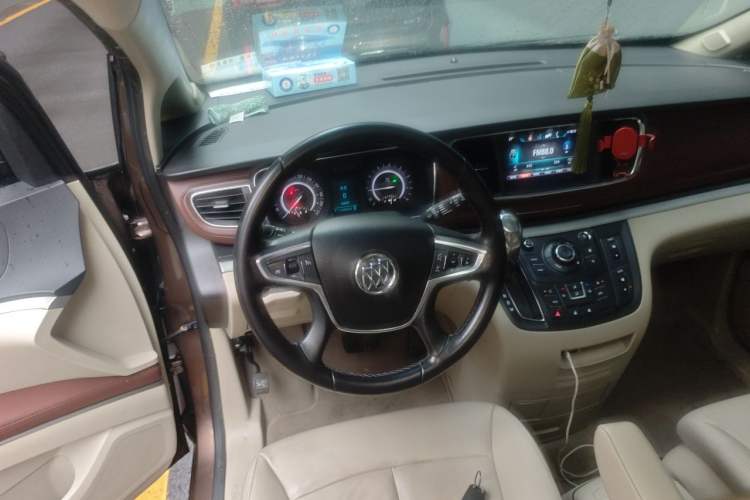 Used Buick GL8 2018 28T Luxury Model China VI Standard Steering Wheel