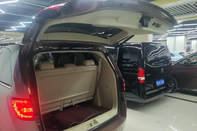 Used Buick GL8 2018 28T Luxury Model China VI Standard Trunk
