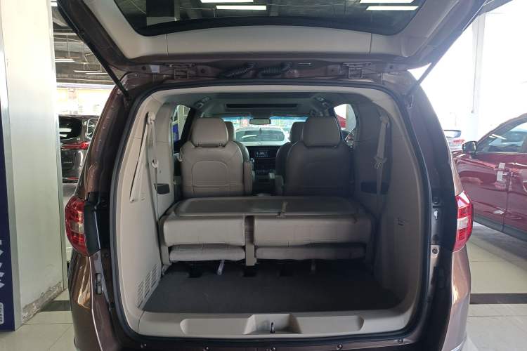 Used Buick GL8 2018 28T Luxury Model China VI Standard Trunk
