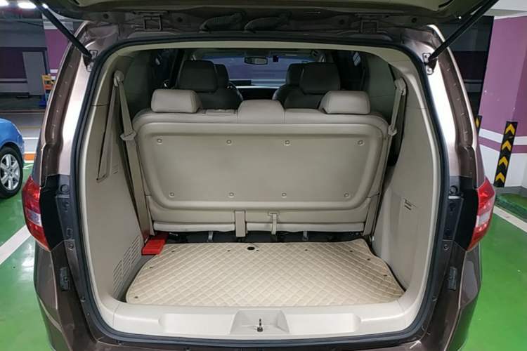 Used Buick GL8 2018 28T Luxury Model China VI Standard Trunk