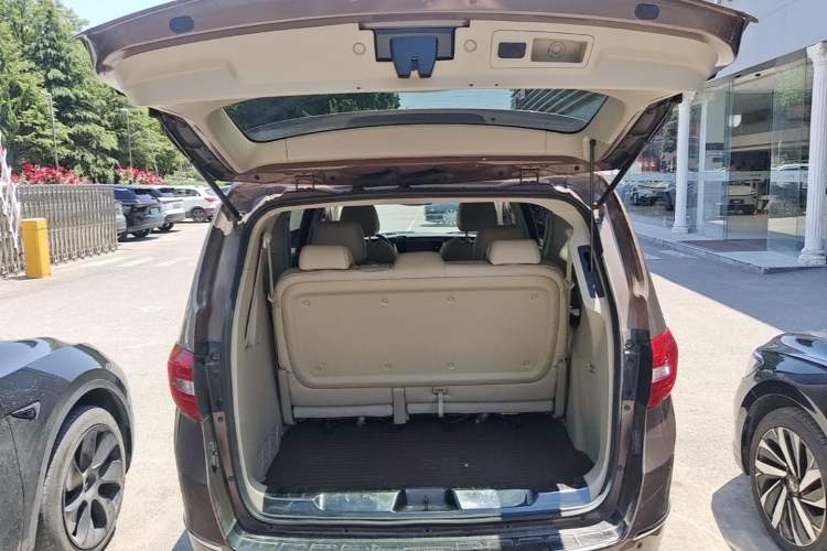 Used Buick GL8 2018 28T Luxury Model China VI Standard Trunk