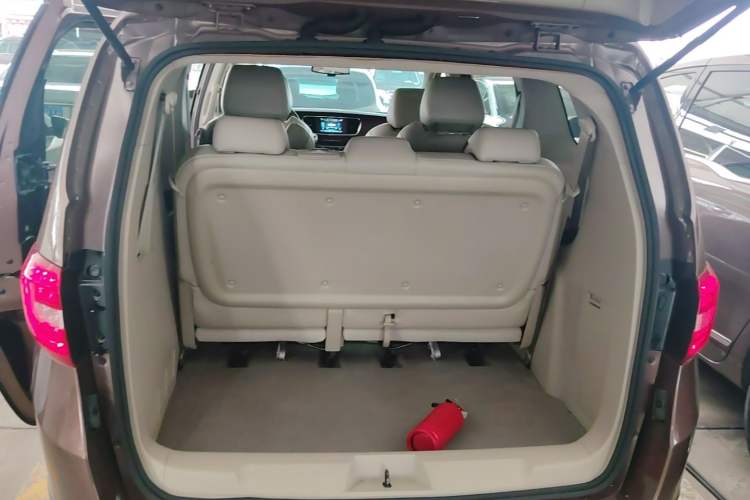 Used Buick GL8 2018 28T Luxury Model China VI Standard Trunk