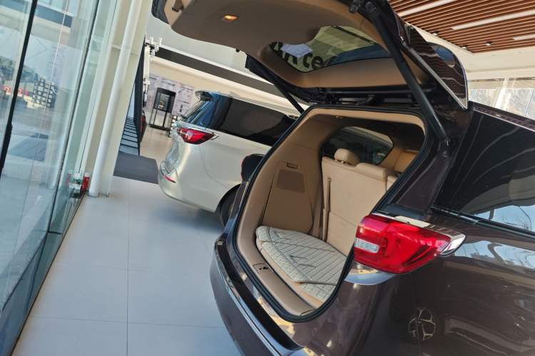 Used Buick GL8 2018 ES 28T Flagship Model China VI Standard Trunk