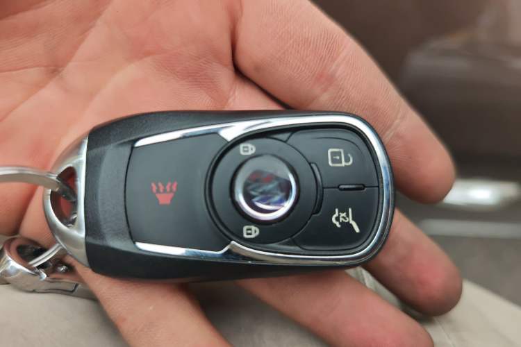 Used Buick GL8 2018 28T Luxury Model China VI Standard Vehicle Key
