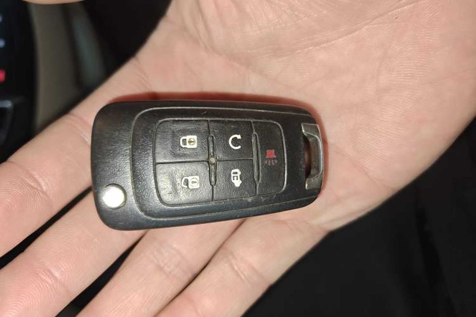 Used Buick GL8 2018 28T Luxury Model China VI Standard Vehicle Key