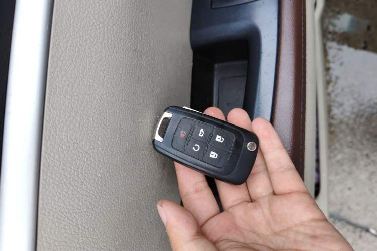 Used Buick GL8 2018 28T Luxury Model China VI Standard Vehicle Key