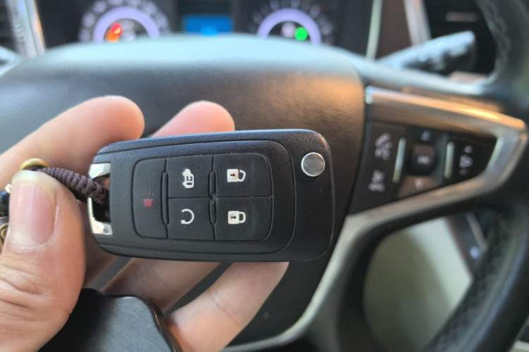 Used Buick GL8 2018 28T Luxury Model China VI Standard Vehicle Key