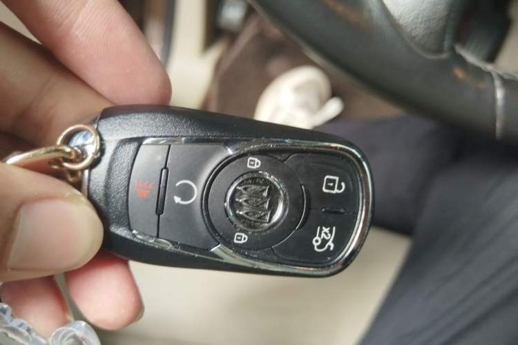 Used Buick GL8 2018 28T Luxury Model China VI Standard Vehicle Key