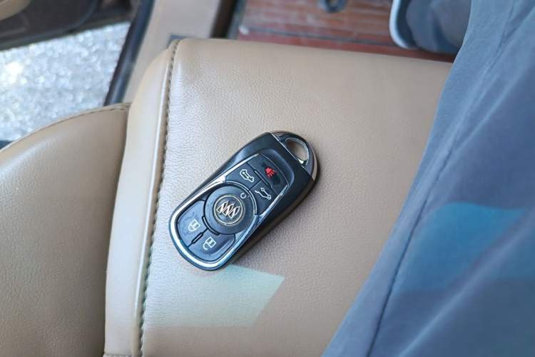 Used Buick GL8 2018 ES 28T Flagship Model China VI Standard Vehicle Key