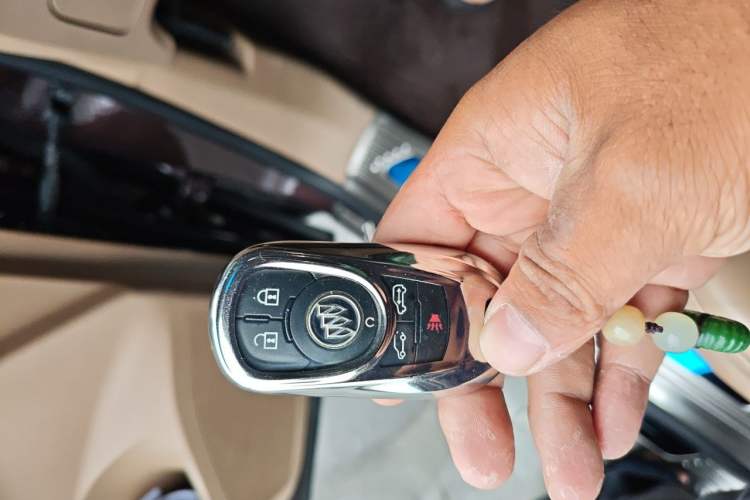 Used Buick GL8 2018 ES 28T Luxury Model China VI Standard Vehicle Key
