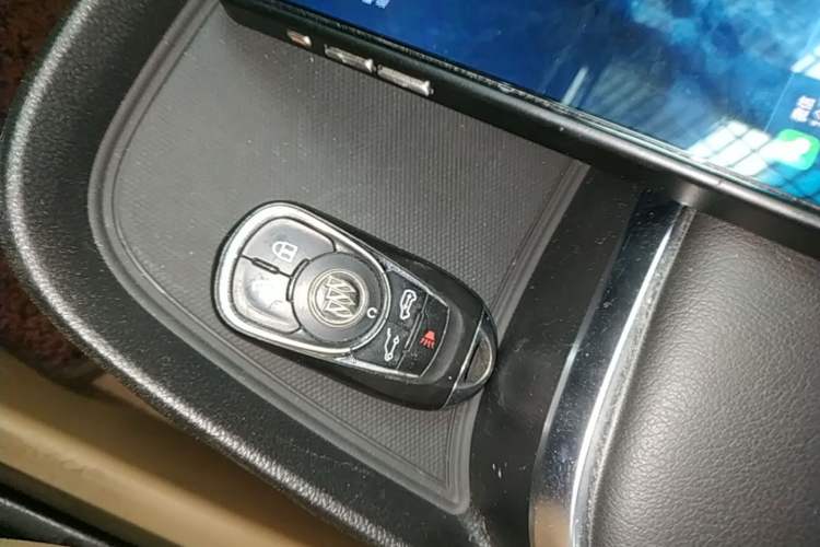 Used Buick GL8 2018 ES 28T Luxury Model China VI Standard Vehicle Key