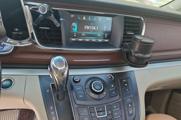 Used Buick GL8 2018 28T Luxury Model China VI Standard Audio And AC Panel