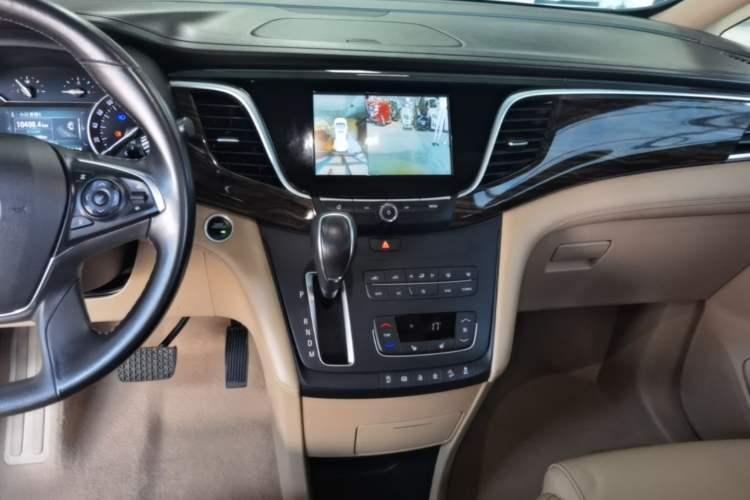 Used Buick GL8 2018 ES 28T Premium Model China VI Standard Audio And AC Panel