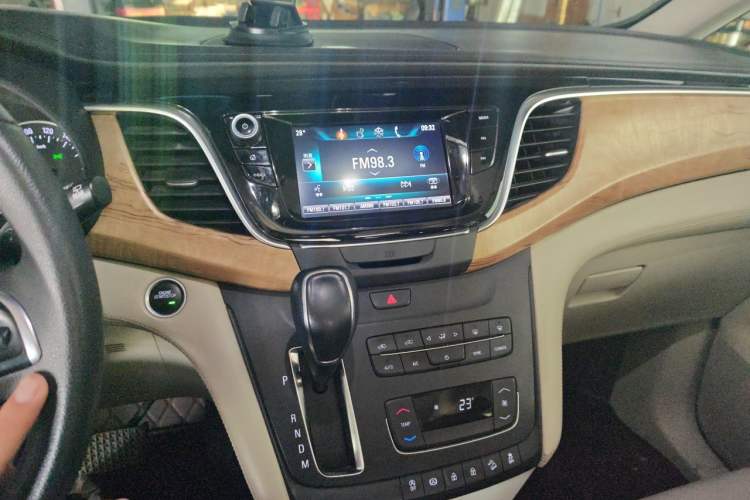 Used Buick GL8 2018 28T Comfort Model China VI Standard Audio And AC Panel