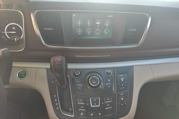 Used Buick GL8 2018 28T Luxury Model China VI Standard Audio And AC Panel