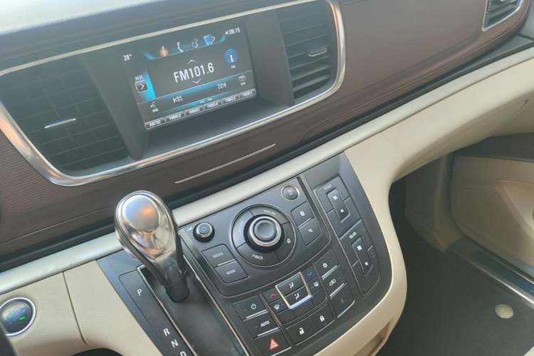 Used Buick GL8 2018 28T Luxury Model China VI Standard Audio And AC Panel