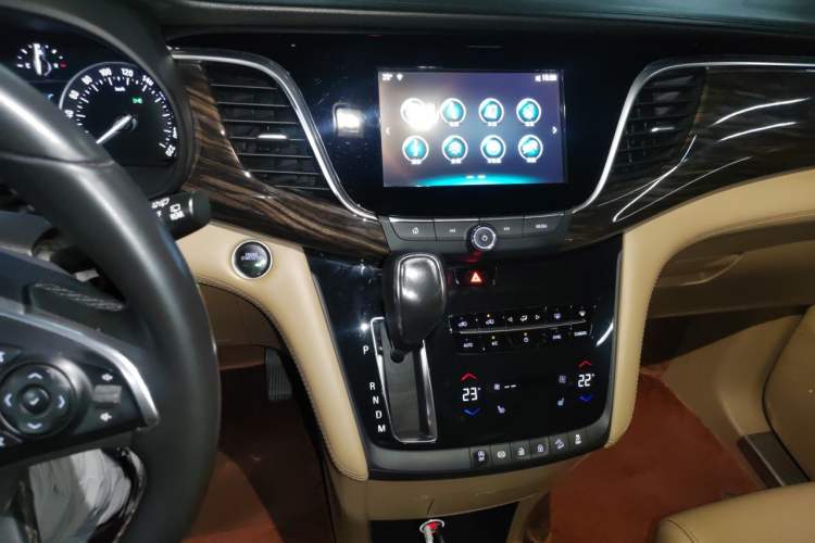 Used Buick GL8 2018 ES 28T Luxury Model China VI Standard Audio And AC Panel