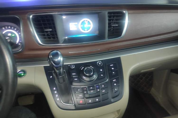 Used Buick GL8 2018 28T Luxury Model China VI Standard Audio And AC Panel