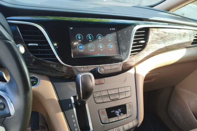Used Buick GL8 2018 ES 28T Premium Model China VI Standard Audio And AC Panel