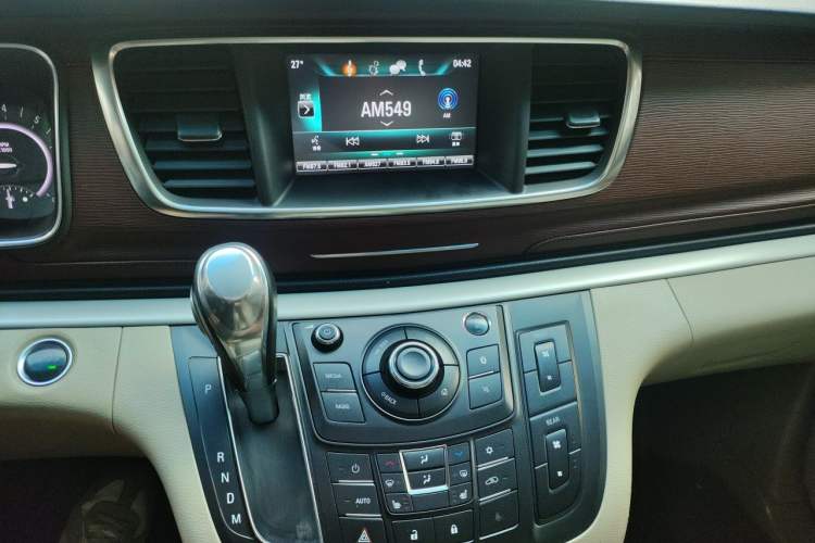 Used Buick GL8 2018 28T Prestige Version China VI Standard Audio And AC Panel