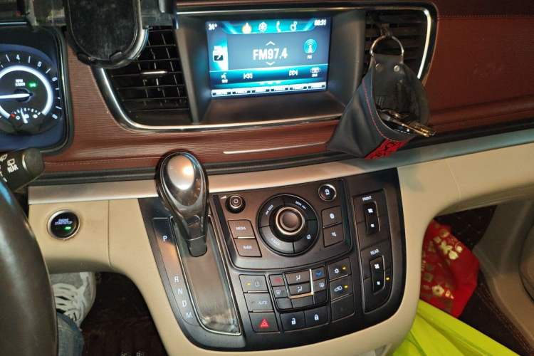 Used Buick GL8 2018 28T Luxury Model China VI Standard Audio And AC Panel