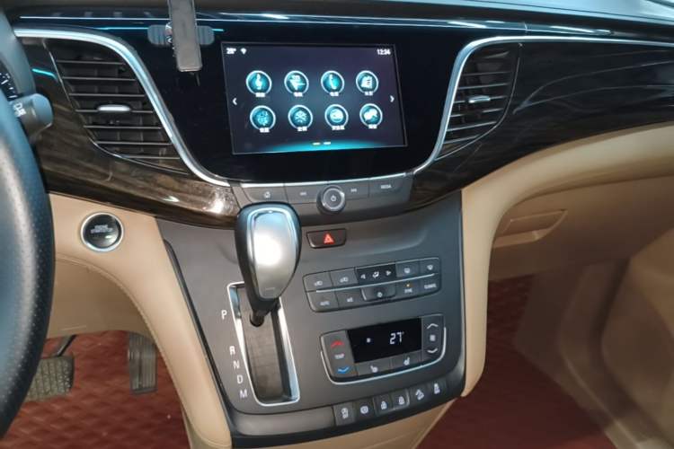 Used Buick GL8 2018 ES 28T Premium Model China VI Standard Audio And AC Panel