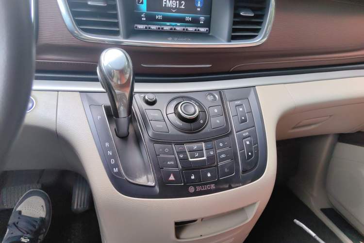 Used Buick GL8 2018 28T Comfort Model China VI Standard Audio And AC Panel