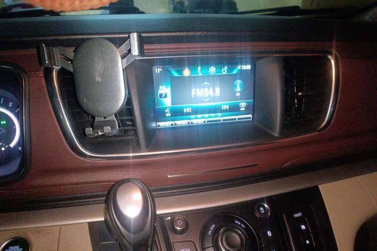 Used Buick GL8 2018 28T Luxury Model China VI Standard Audio And AC Panel