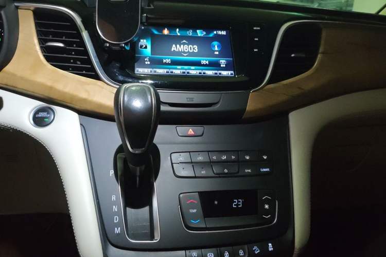 Used Buick GL8 2018 ES 28T Comfort Model China VI Standard Audio And AC Panel