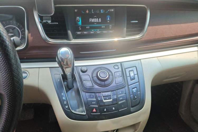 Used Buick GL8 2018 28T Luxury Model China VI Standard Audio And AC Panel