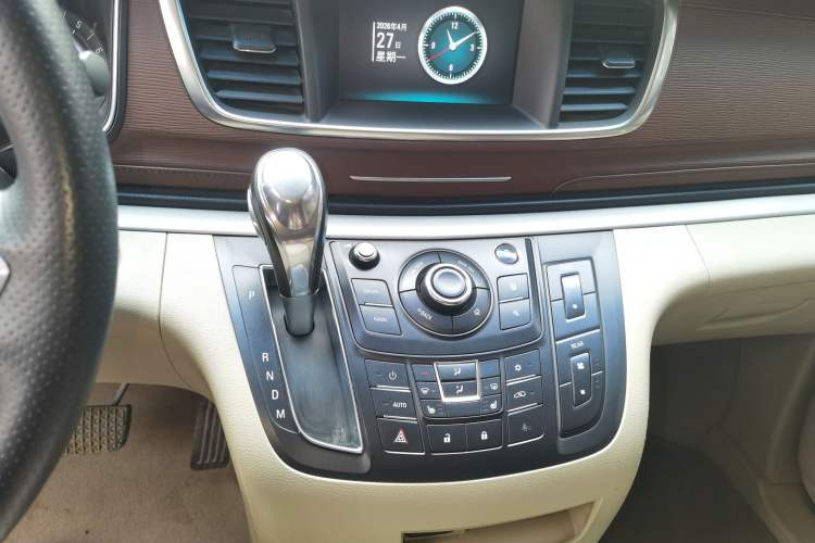 Used Buick GL8 2018 28T Prestige Version China VI Standard Audio And AC Panel