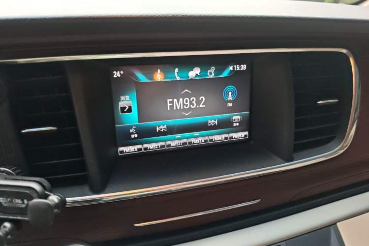 Used Buick GL8 2018 28T Luxury Model China VI Standard Audio And AC Panel